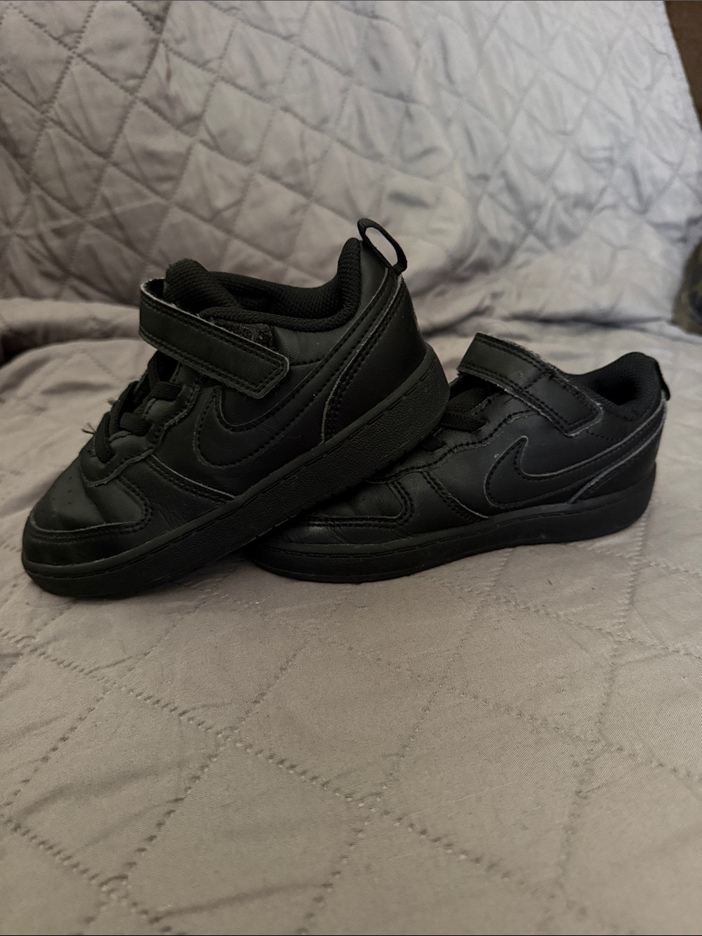 Nike Kids Black Low-Top Sneakers with Hook-and-Loop Strap